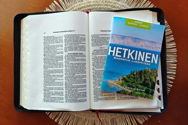 Raamattu ja Hetkinen 2-26 pieni